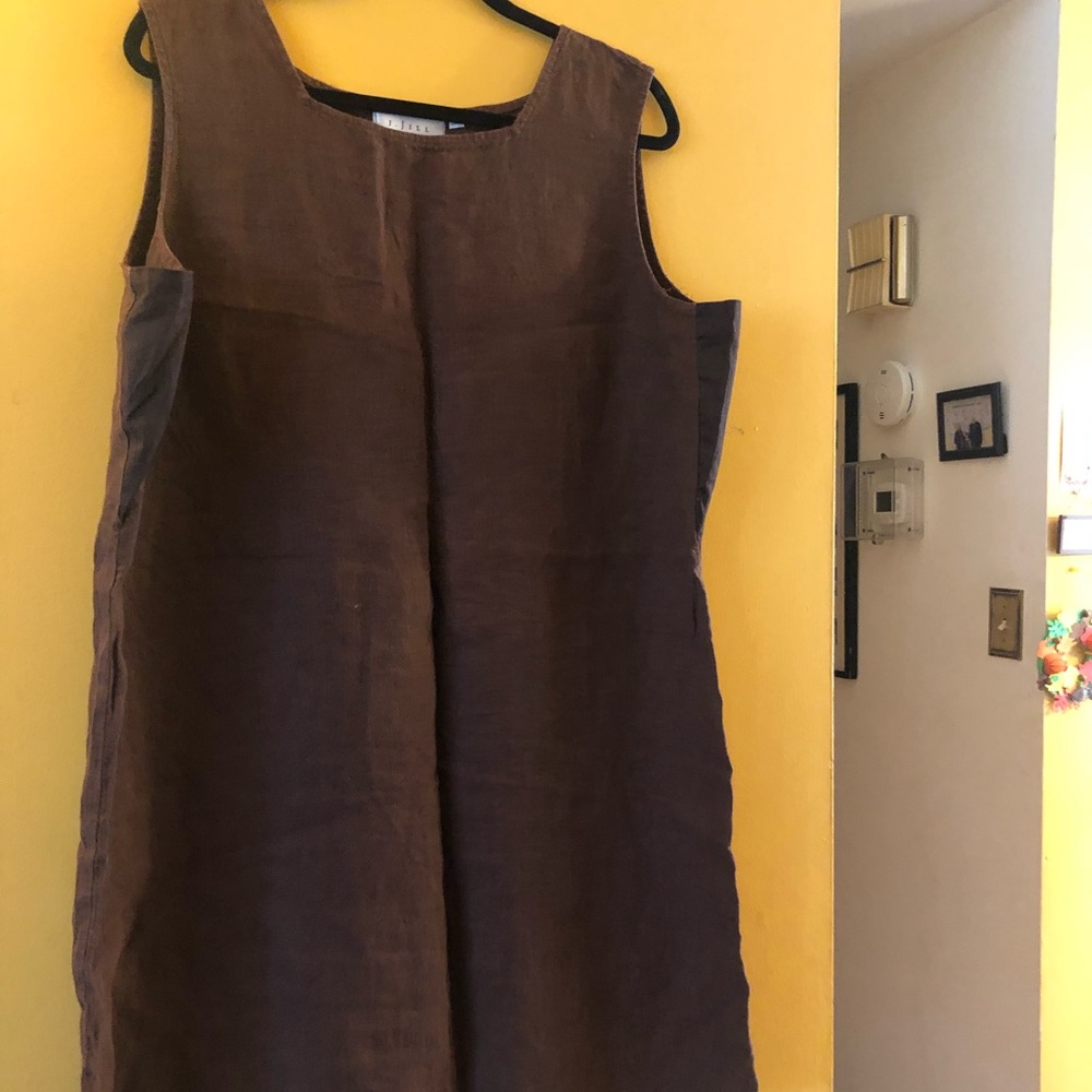 Beautiful linen sheath with square neckline!